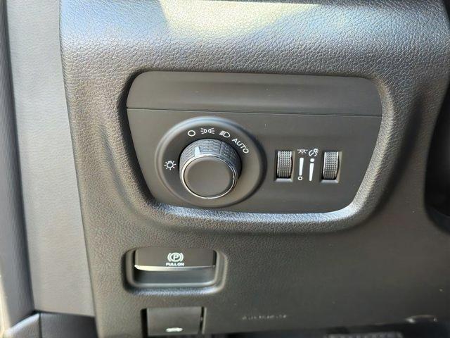 new 2025 Jeep Grand Cherokee car, priced at $45,072