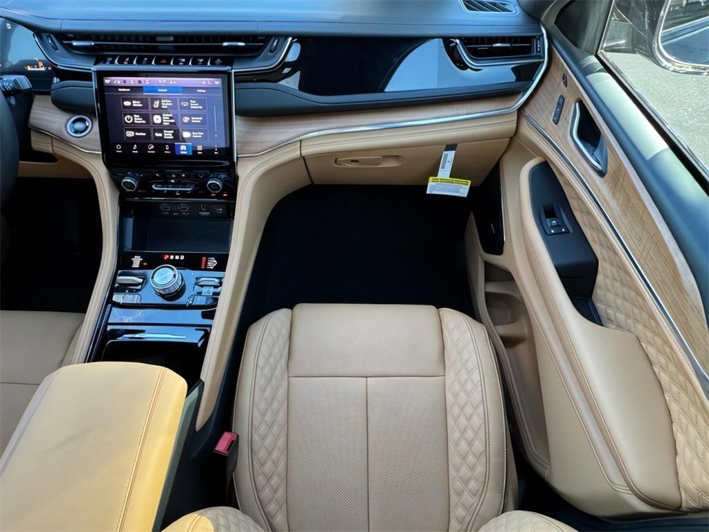 new 2025 Jeep Grand Cherokee L car, priced at $69,772