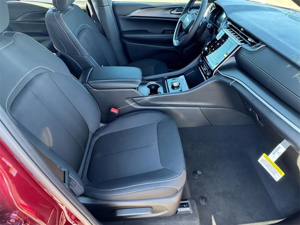 new 2025 Jeep Grand Cherokee car, priced at $30,717