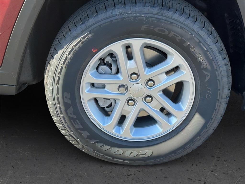 new 2025 Jeep Grand Cherokee car, priced at $30,717