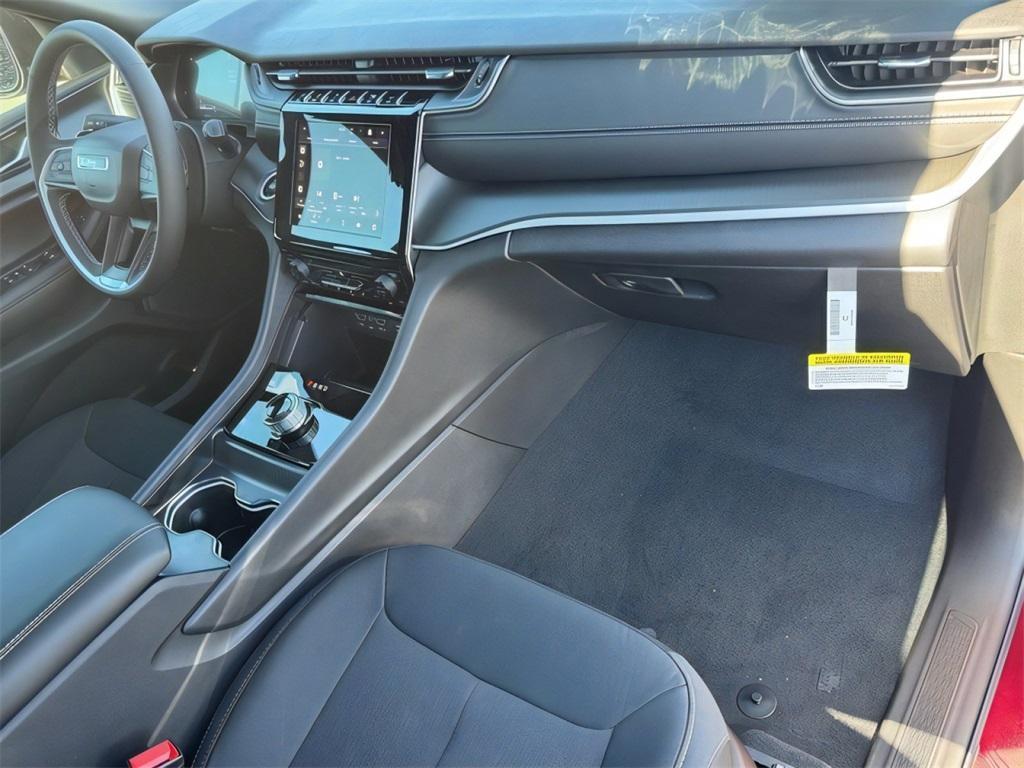 new 2025 Jeep Grand Cherokee car, priced at $30,717