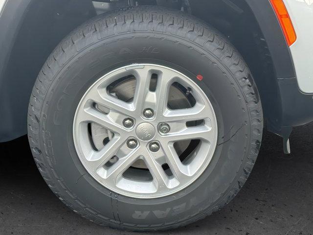 new 2025 Jeep Grand Cherokee car, priced at $30,717