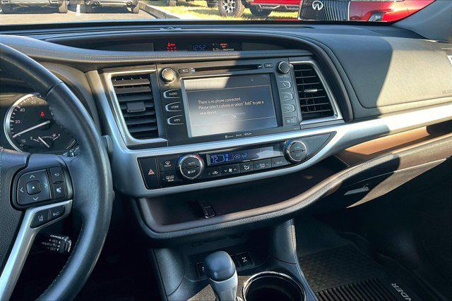 used 2018 Toyota Highlander car, priced at $26,499