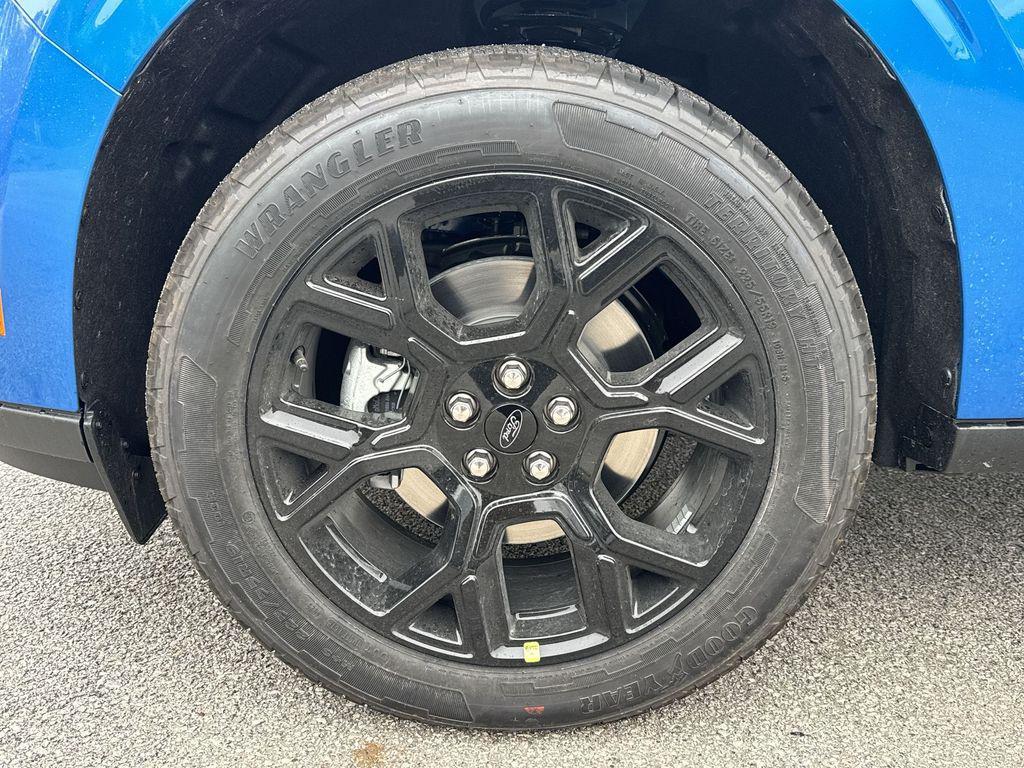 new 2025 Ford Maverick car, priced at $39,030