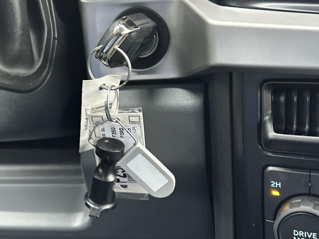 new 2025 Ford F-350 car, priced at $59,384