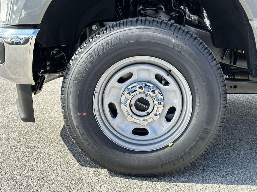 new 2025 Ford F-250 car, priced at $46,302