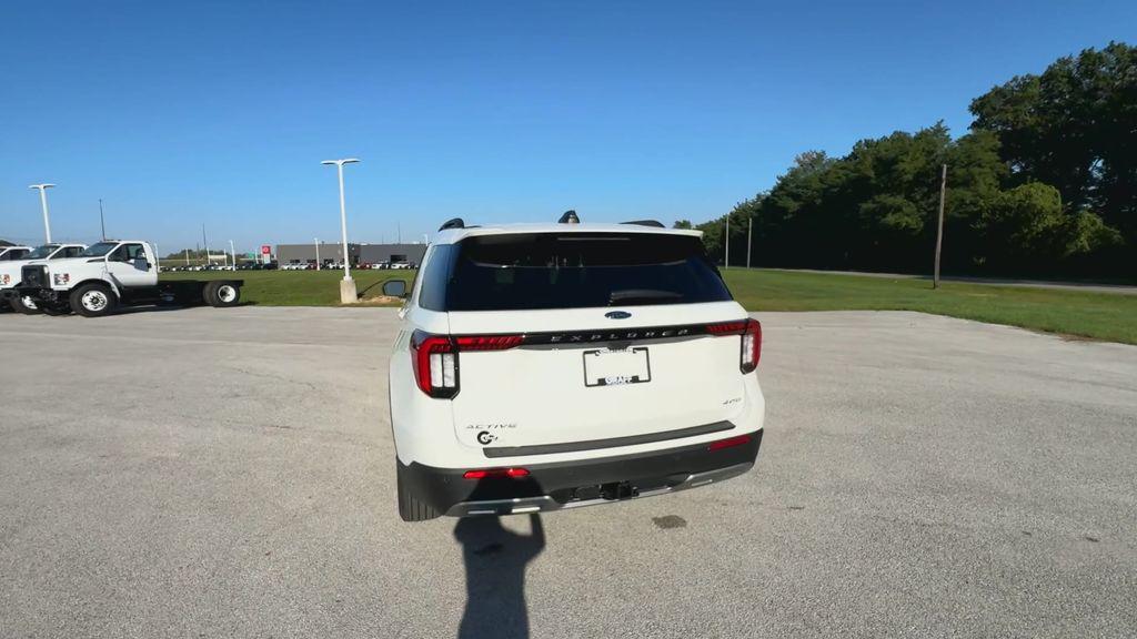 new 2025 Ford Explorer car, priced at $45,932
