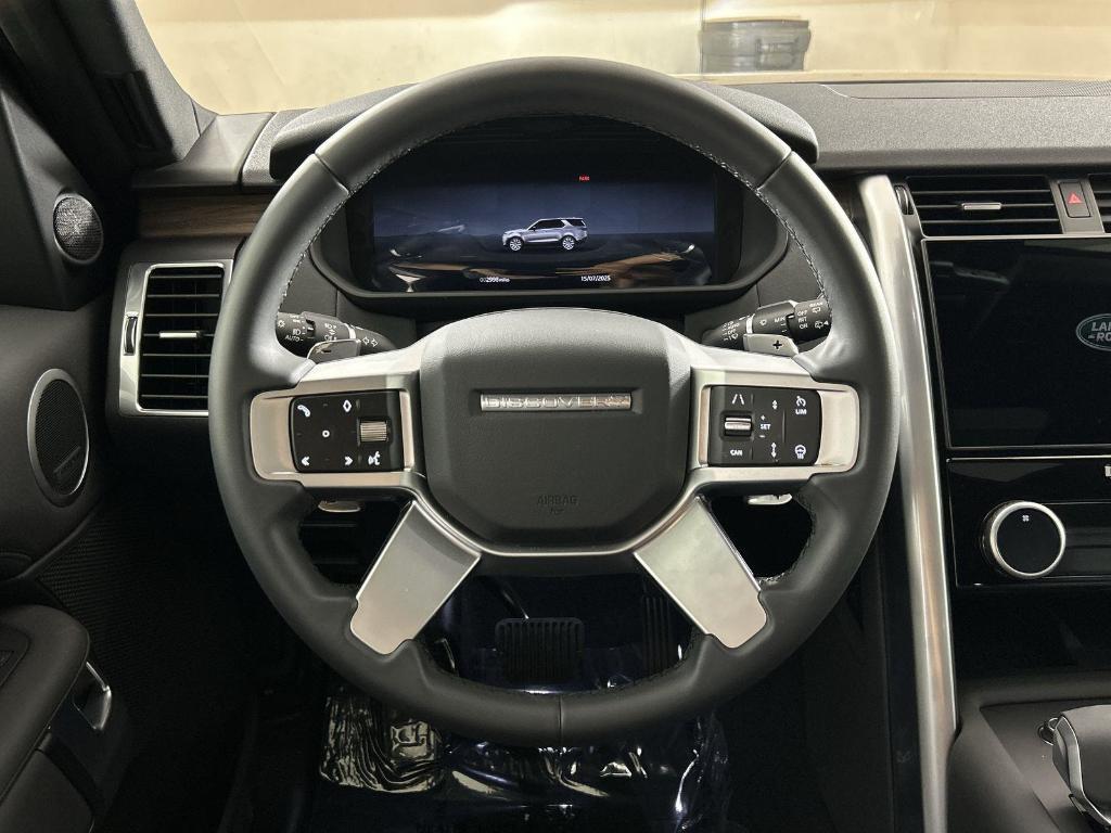 used 2025 Land Rover Discovery car, priced at $53,998
