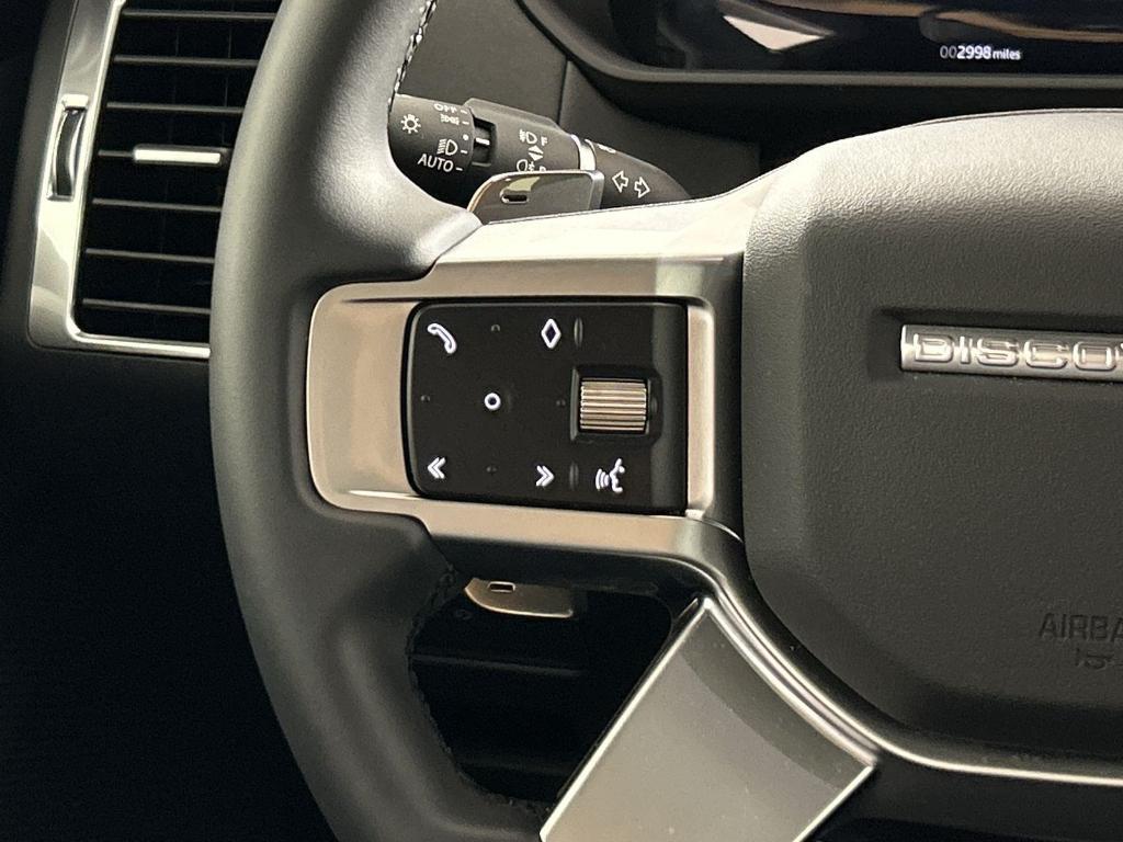 used 2025 Land Rover Discovery car, priced at $53,998