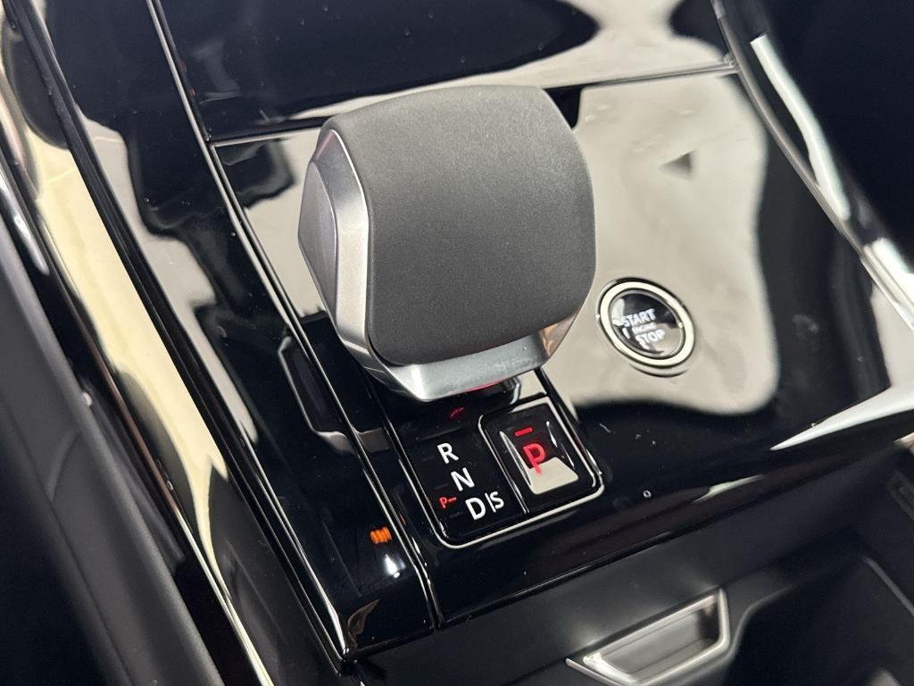 new 2025 Land Rover Range Rover Sport car, priced at $107,675