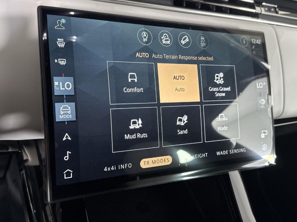 new 2025 Land Rover Range Rover Sport car, priced at $91,640
