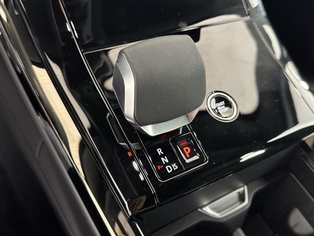 new 2025 Land Rover Range Rover Sport car, priced at $102,495