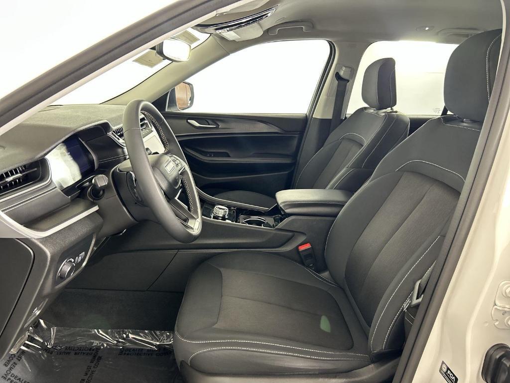 used 2023 Jeep Grand Cherokee car, priced at $27,598