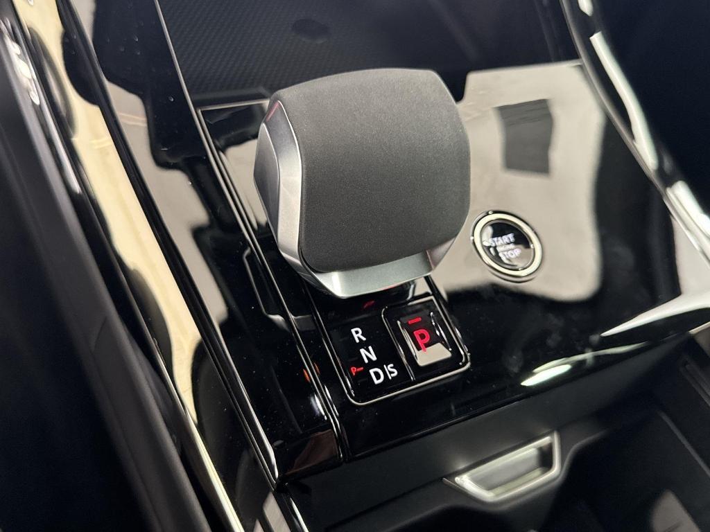 new 2025 Land Rover Range Rover Sport car, priced at $124,045