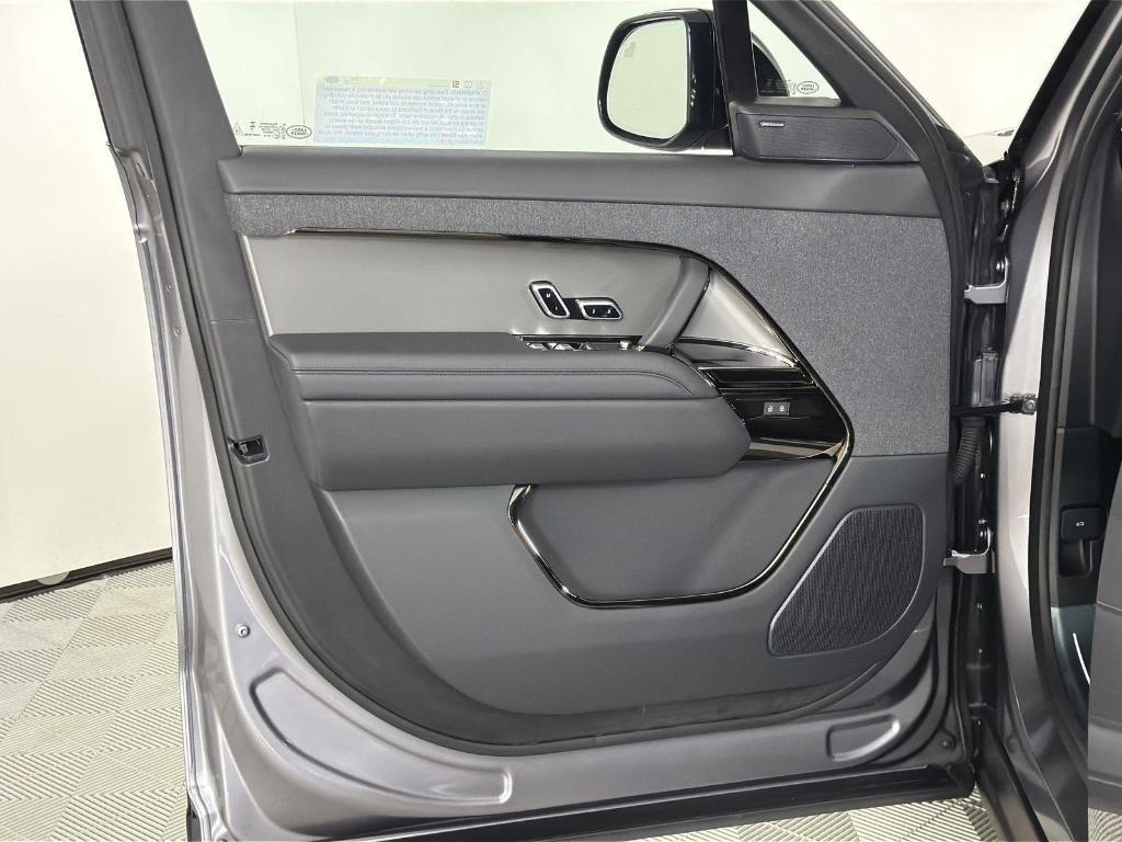 new 2025 Land Rover Range Rover Sport car, priced at $91,665