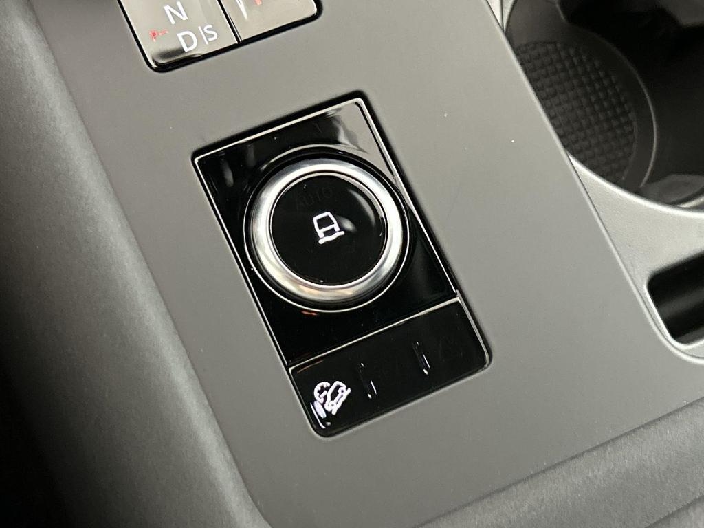 used 2025 Land Rover Discovery car, priced at $53,998
