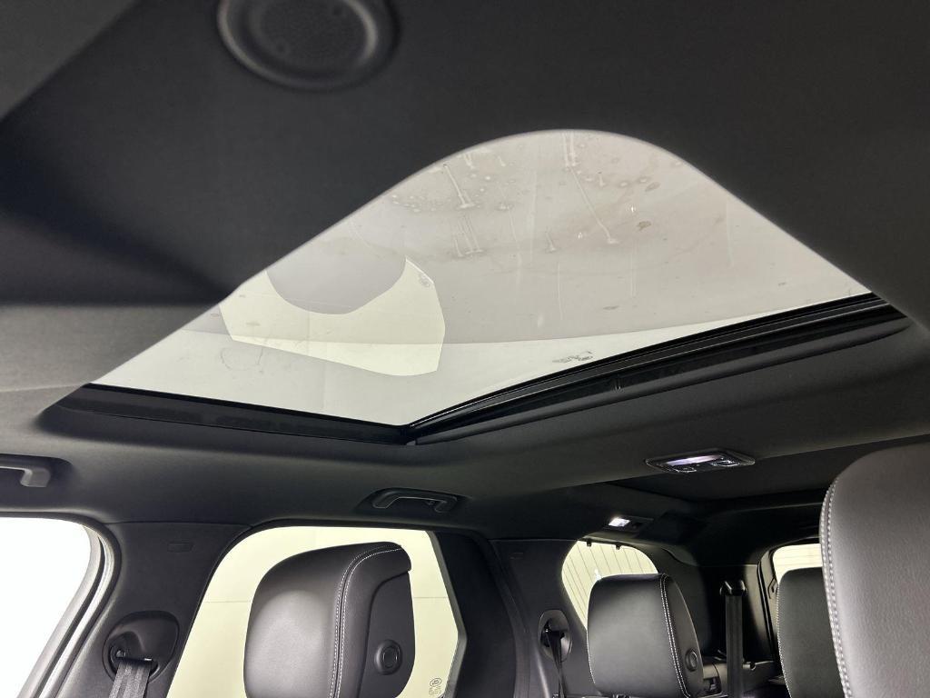 used 2025 Land Rover Discovery car, priced at $53,998