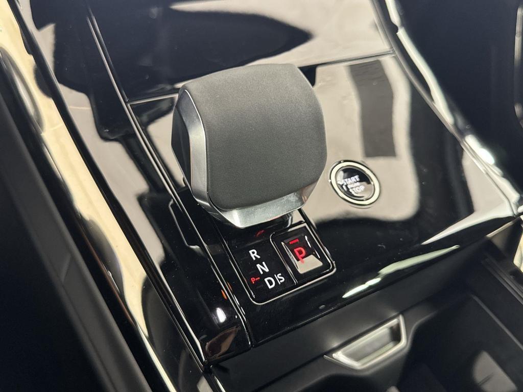 new 2025 Land Rover Range Rover Sport car, priced at $91,775
