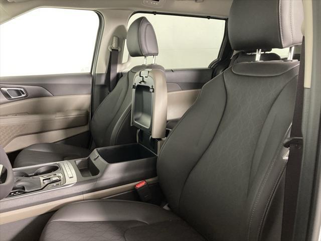 new 2025 Kia Carnival car, priced at $40,950