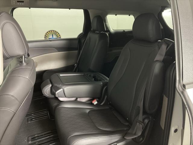 new 2025 Kia Carnival car, priced at $40,950