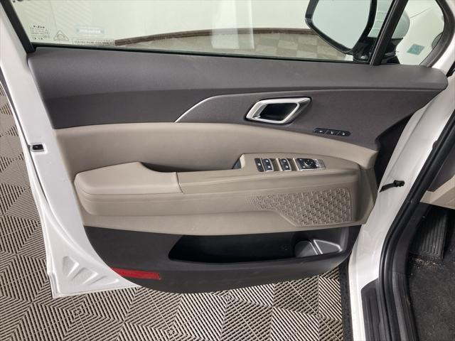 new 2025 Kia Carnival car, priced at $40,950