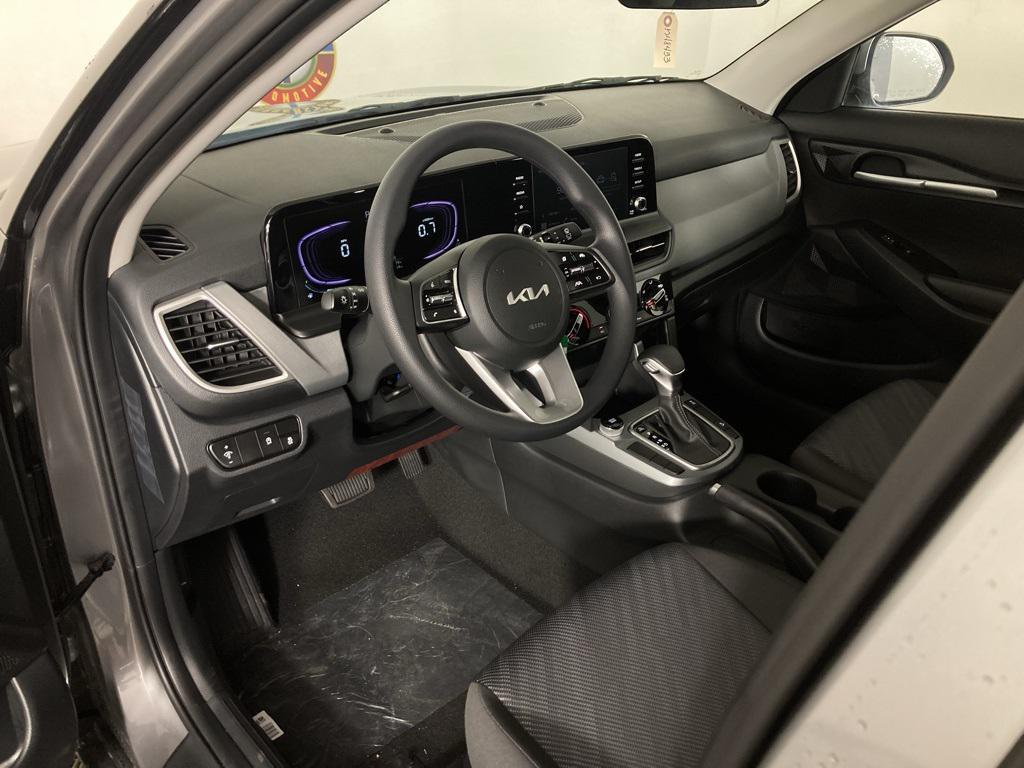 new 2025 Kia Seltos car, priced at $24,525