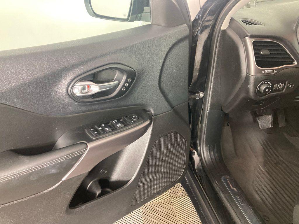 used 2019 Jeep Cherokee car, priced at $15,793