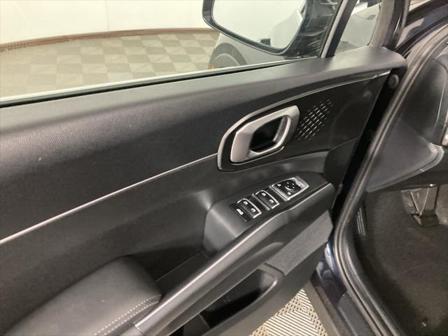 used 2022 Kia Sorento Hybrid car, priced at $30,999