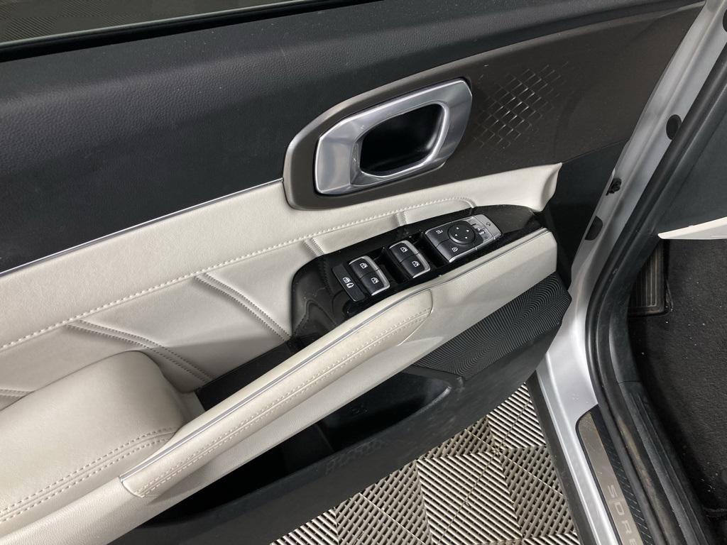 used 2022 Kia Sorento Plug-In Hybrid car, priced at $33,799