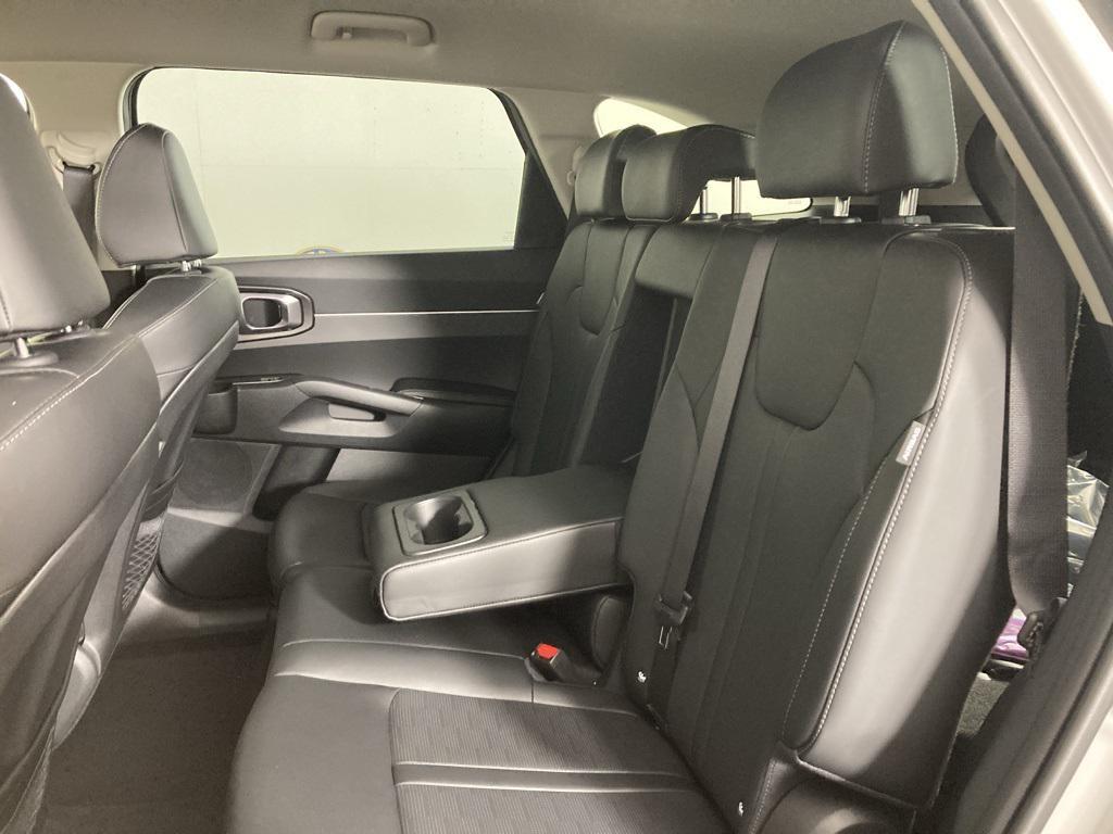 new 2025 Kia Sorento car, priced at $35,499