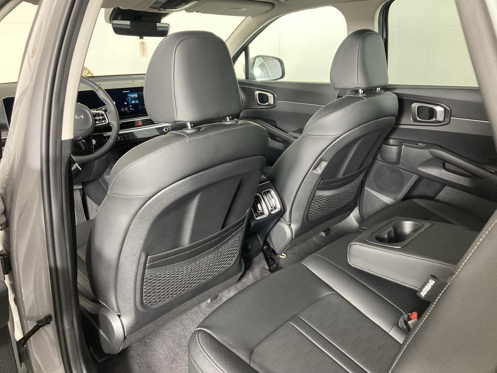 new 2025 Kia Sorento car, priced at $35,499