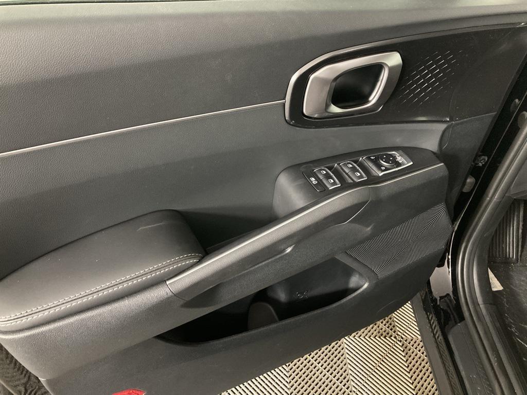 new 2025 Kia Sorento car, priced at $35,499
