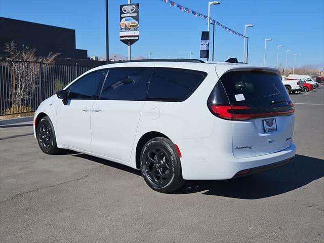 new 2025 Chrysler Pacifica Hybrid car, priced at $51,722