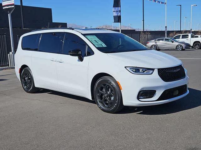new 2025 Chrysler Pacifica Hybrid car, priced at $51,722