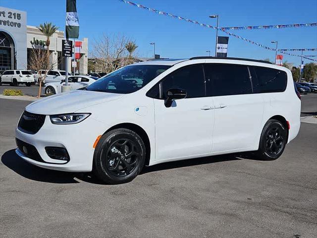 new 2025 Chrysler Pacifica Hybrid car, priced at $51,722