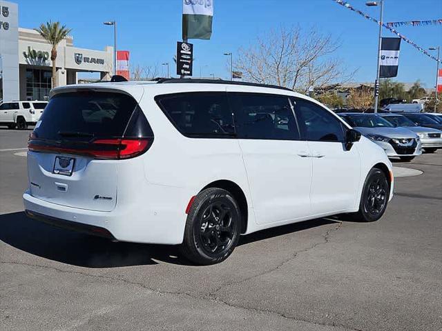 new 2025 Chrysler Pacifica Hybrid car, priced at $51,722