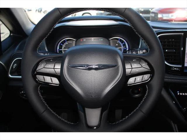 new 2025 Chrysler Pacifica Hybrid car, priced at $51,722