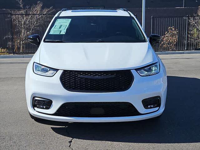 new 2025 Chrysler Pacifica Hybrid car, priced at $51,722