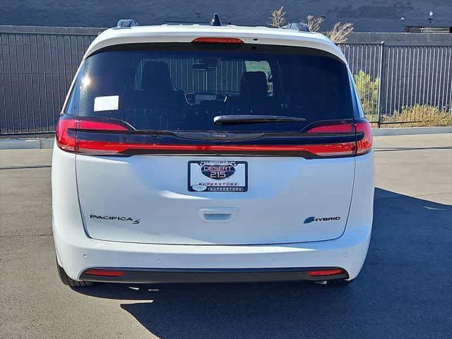 new 2025 Chrysler Pacifica Hybrid car, priced at $51,722