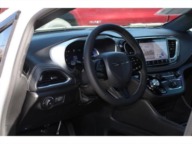 new 2025 Chrysler Pacifica Hybrid car, priced at $51,722
