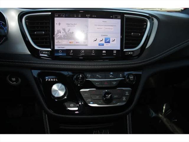 new 2025 Chrysler Pacifica Hybrid car, priced at $51,722