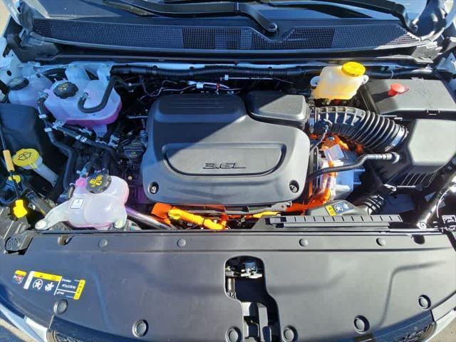 new 2025 Chrysler Pacifica Hybrid car, priced at $51,722