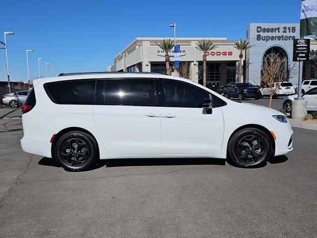 new 2025 Chrysler Pacifica Hybrid car, priced at $51,722