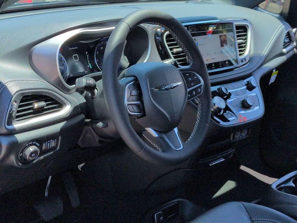 new 2025 Chrysler Pacifica car, priced at $43,787