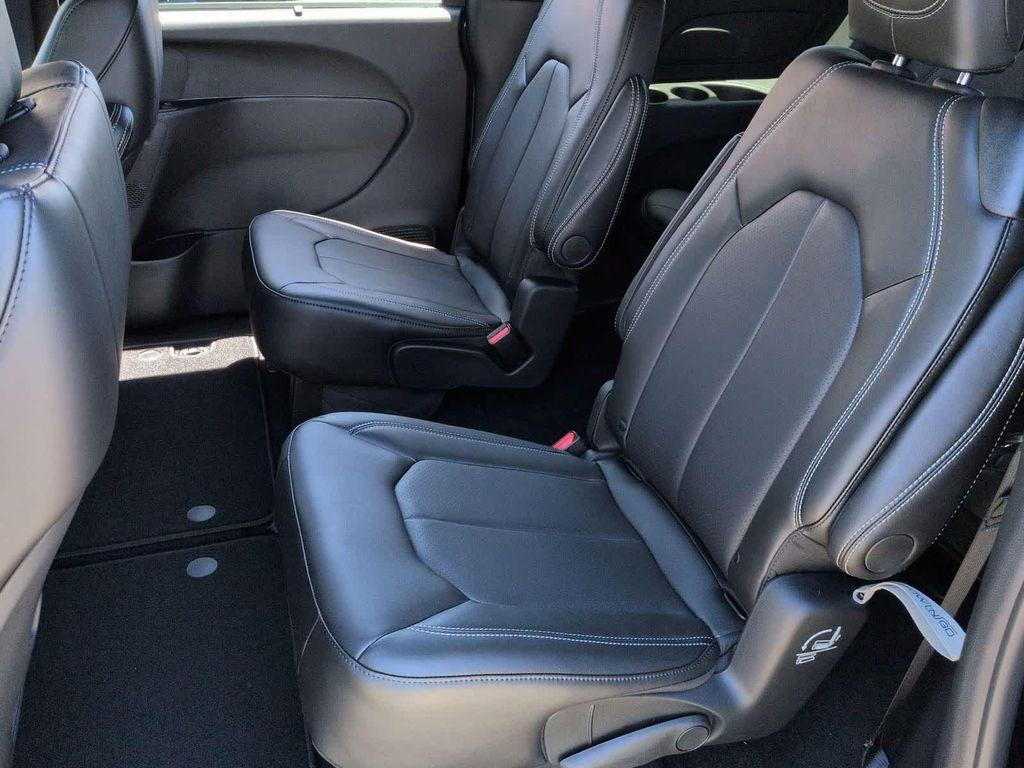 new 2025 Chrysler Pacifica car, priced at $43,787