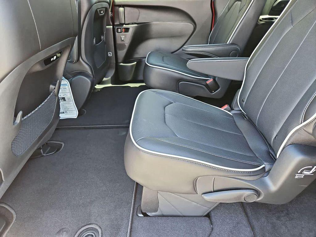 new 2025 Chrysler Pacifica car, priced at $49,927