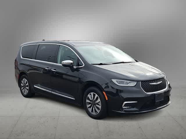 used 2022 Chrysler Pacifica Hybrid car, priced at $26,000