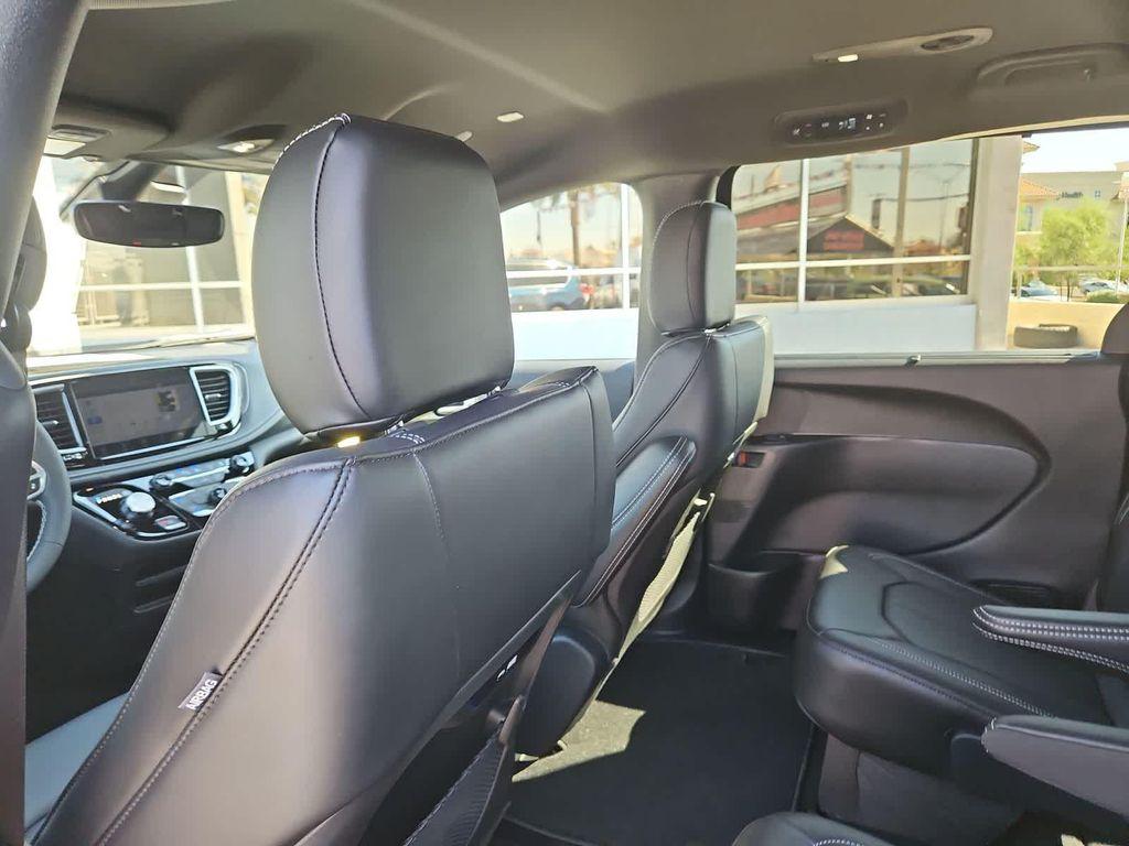 new 2025 Chrysler Pacifica car, priced at $41,216