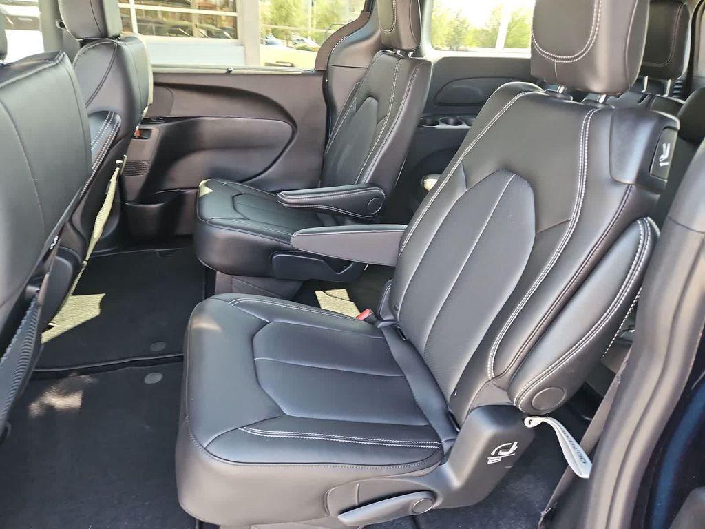 new 2025 Chrysler Pacifica car, priced at $41,216
