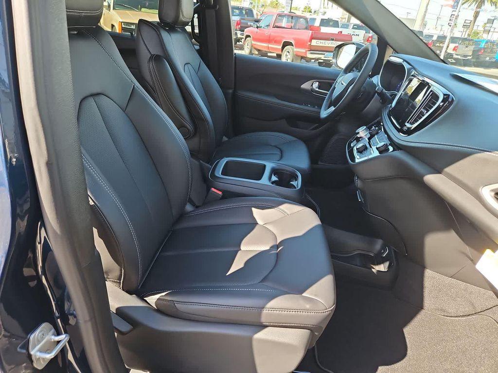 new 2025 Chrysler Pacifica car, priced at $41,216